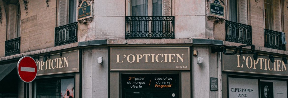 l-opticien-building-shopfront-during-day-3293415